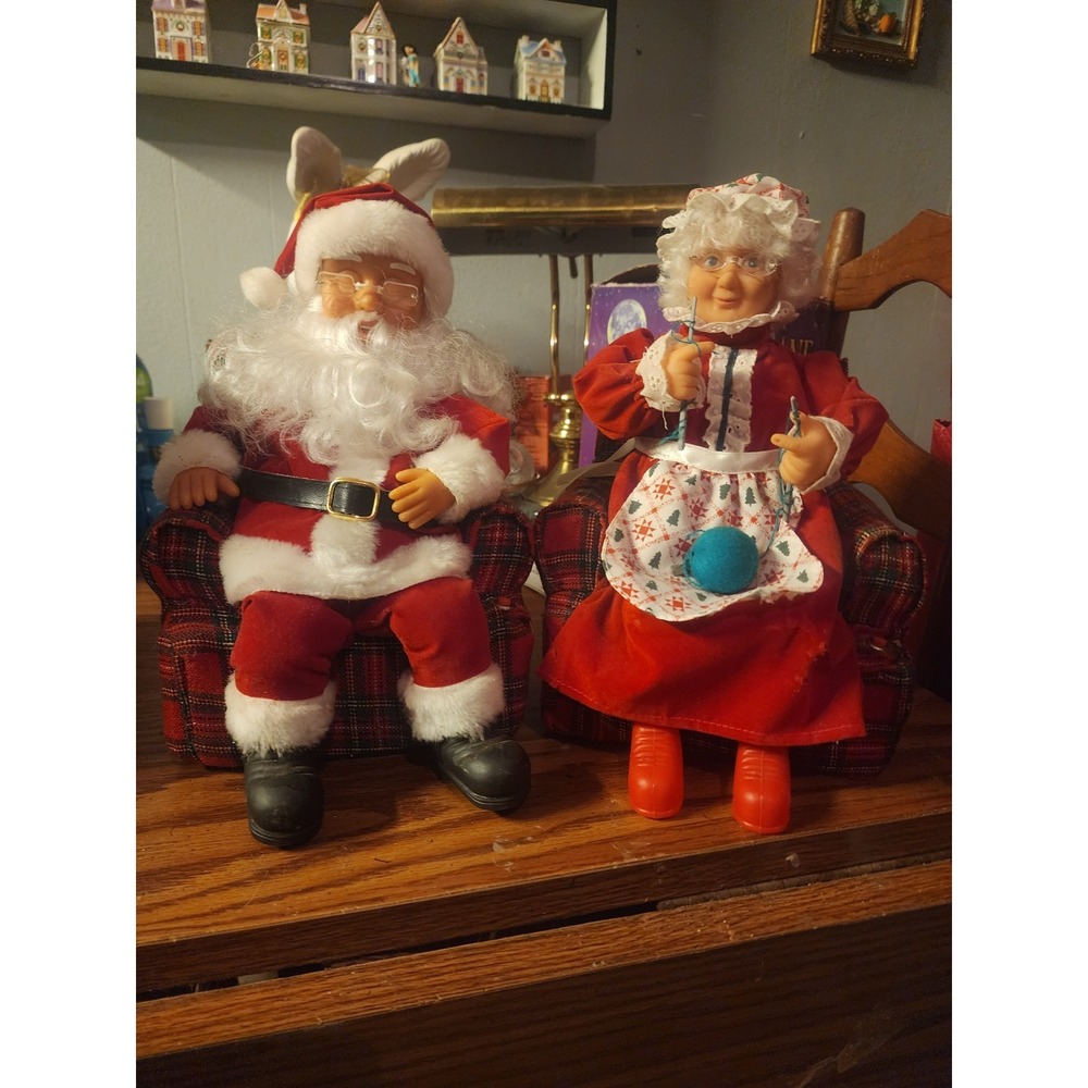 Vintage Set Of 2 Gemmy Animated Snoring Mr. And Mrs. Claus 1990s Plaid Arm Chair